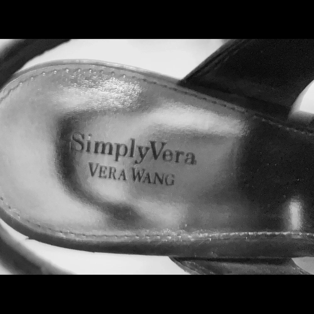 👠Host Pick 👠Vera Wang Strapy Heels - Picture 9 of 11